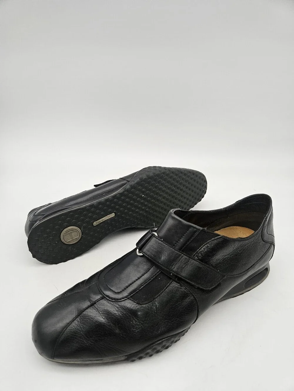 Cole Haan NikeAir men's size 11M black leather sneakers casual loafers